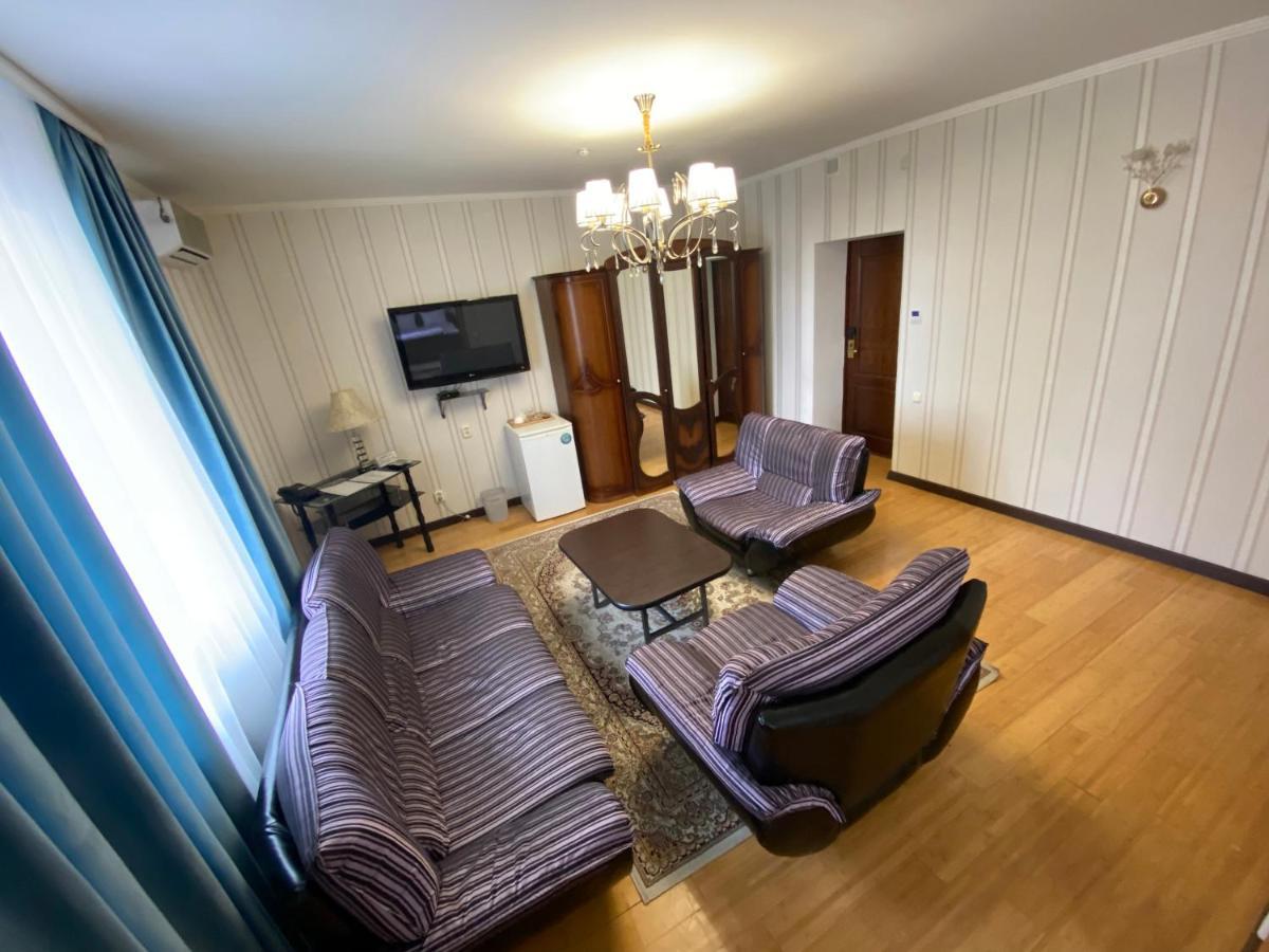 קוסטנאי Hotel Astam מראה חיצוני תמונה